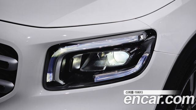 Mercedes-Benz GLB-Class 2021 — photo 8