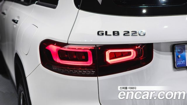 Mercedes-Benz GLB-Class 2021 — photo 9