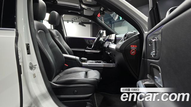 Mercedes-Benz GLB-Class 2021 — photo 16