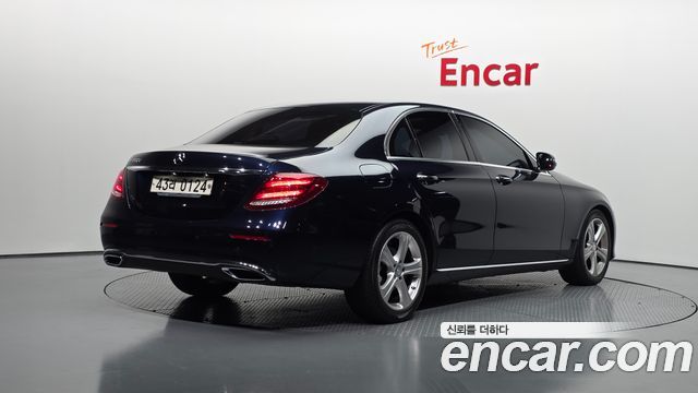 Mercedes-Benz E-Class 2017 — photo 2