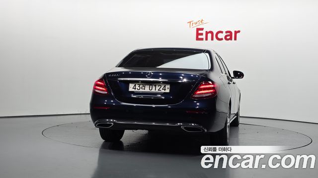 Mercedes-Benz E-Class 2017 — photo 4