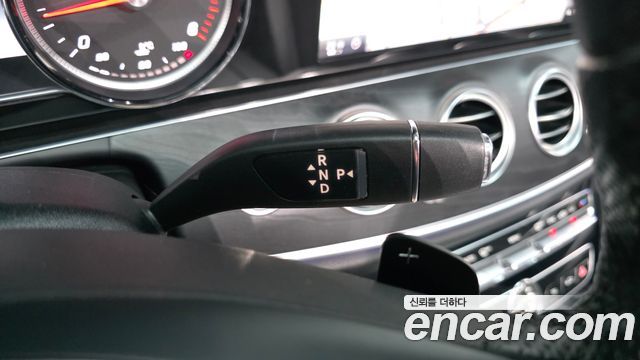 Mercedes-Benz E-Class 2017 — photo 9