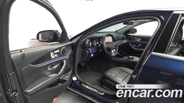 Mercedes-Benz E-Class 2017 — photo 10