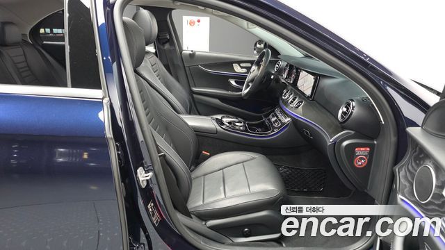 Mercedes-Benz E-Class 2017 — photo 11