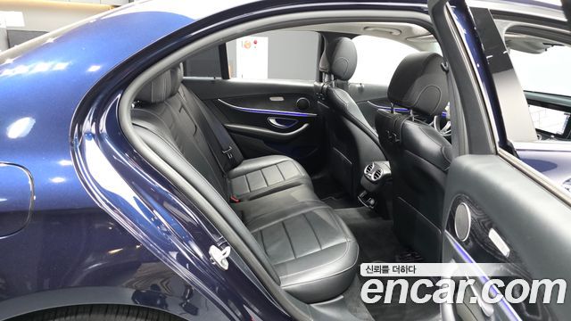 Mercedes-Benz E-Class 2017 — photo 12