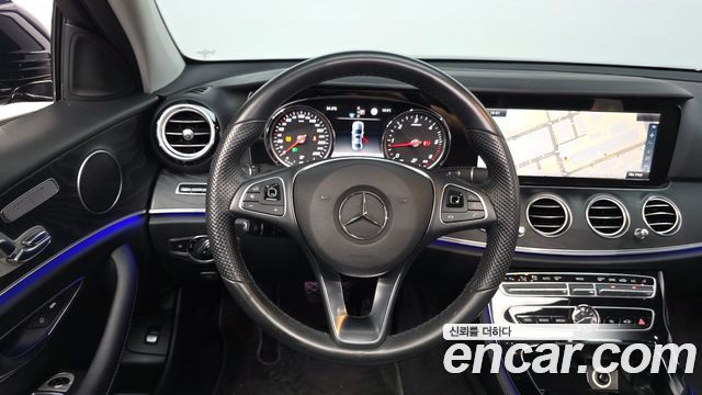 Mercedes-Benz E-Class 2017 — photo 13