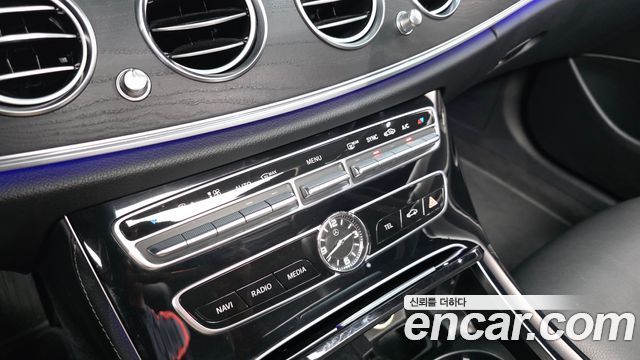Mercedes-Benz E-Class 2017 — photo 17