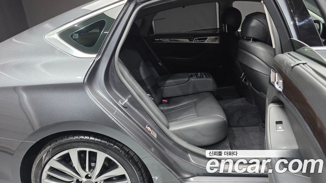 Genesis G80 2017 — photo 17
