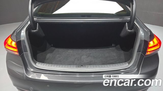 Genesis G80 2017 — photo 23