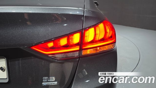 Genesis G80 2017 — photo 9