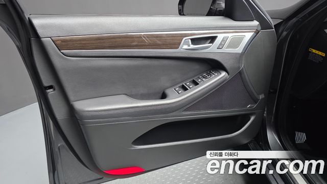 Genesis G80 2017 — photo 14