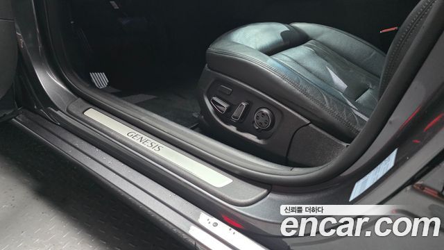 Genesis G80 2017 — photo 30