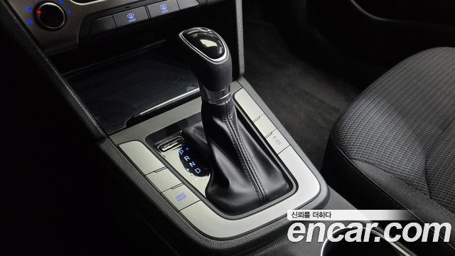 Hyundai AVANTE 2018 — photo 9
