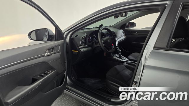 Hyundai AVANTE 2018 — photo 10