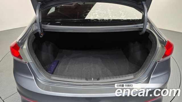Hyundai AVANTE 2018 — photo 15