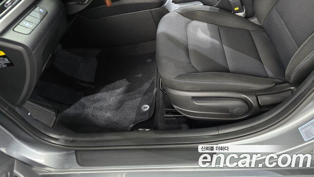 Hyundai AVANTE 2018 — photo 19