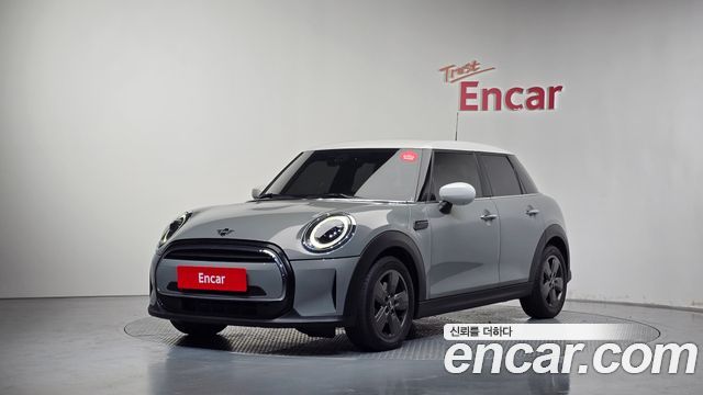 Mini Cooper 2023 — photo 1