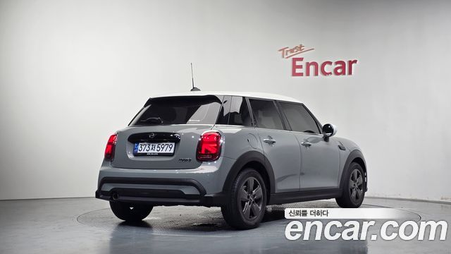 Mini Cooper 2023 — photo 2