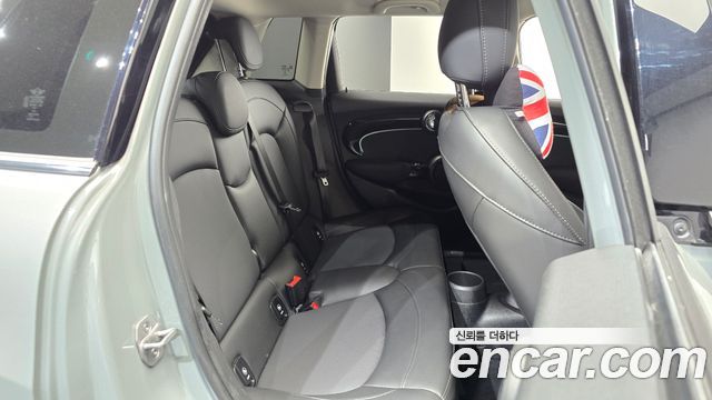 Mini Cooper 2023 — photo 11