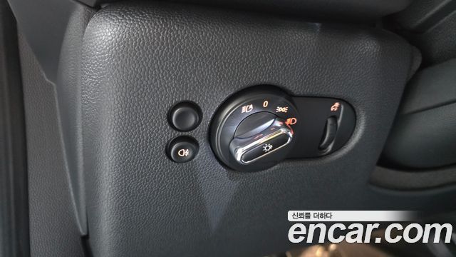 Mini Cooper 2023 — photo 18