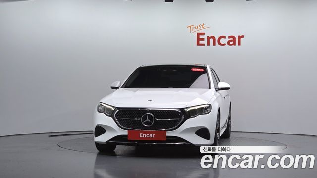 Mercedes-Benz E-Class 2025 — photo 3
