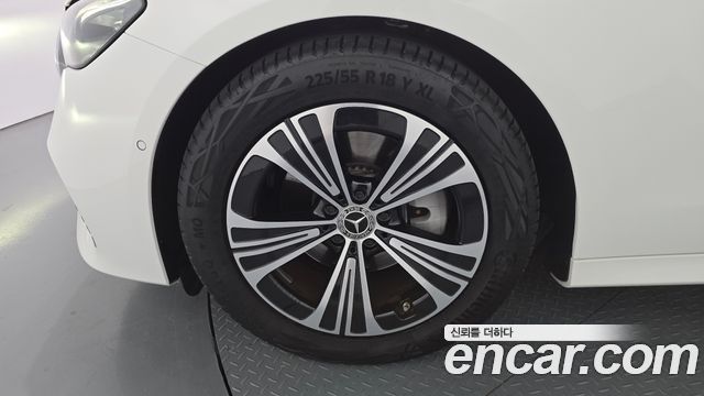 Mercedes-Benz E-Class 2025 — photo 5