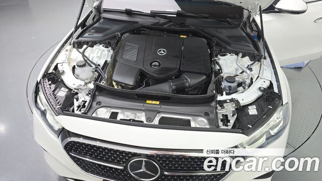 Mercedes-Benz E-Class 2025 — photo 6