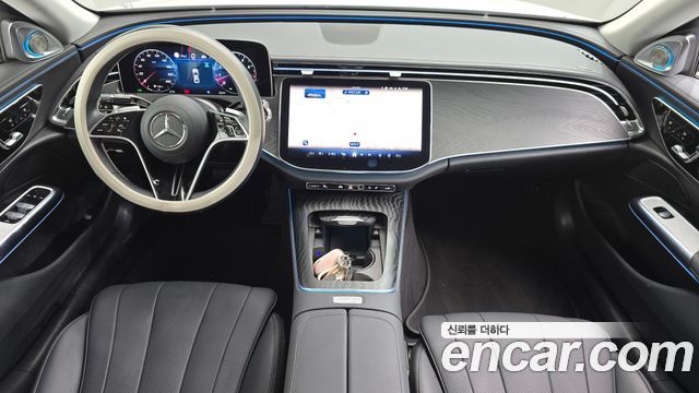 Mercedes-Benz E-Class 2025 — photo 10