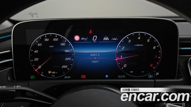 Mercedes-Benz E-Class 2025 — photo 11