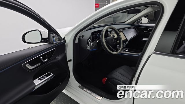 Mercedes-Benz E-Class 2025 — photo 13