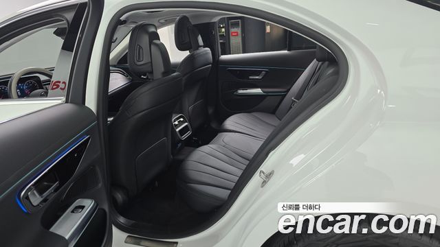 Mercedes-Benz E-Class 2025 — photo 17