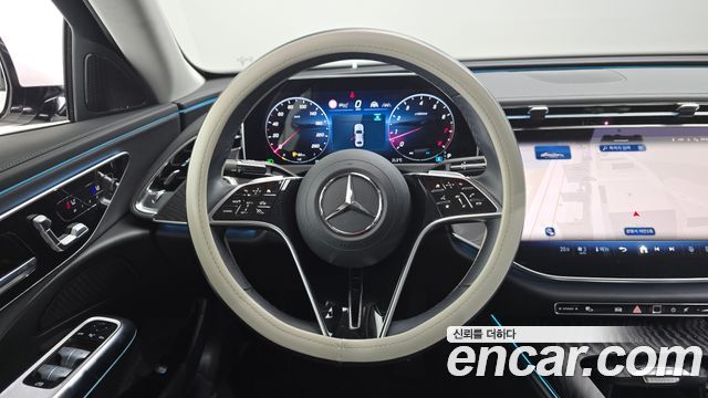 Mercedes-Benz E-Class 2025 — photo 19