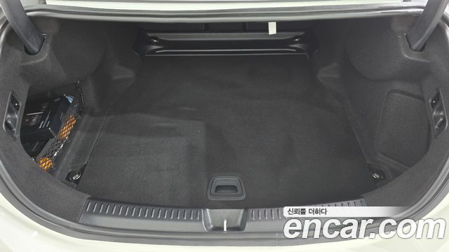 Mercedes-Benz E-Class 2025 — photo 23