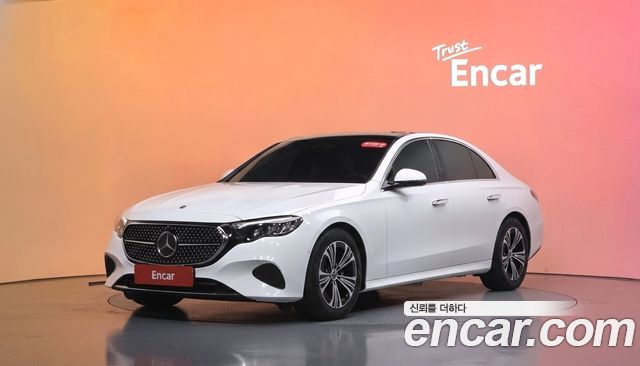 Mercedes-Benz E-Class 2025 — photo 1