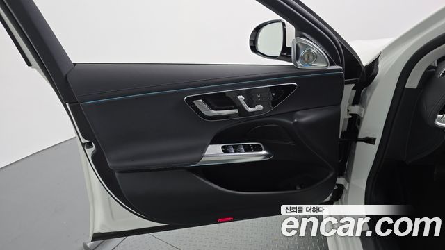 Mercedes-Benz E-Class 2025 — photo 14