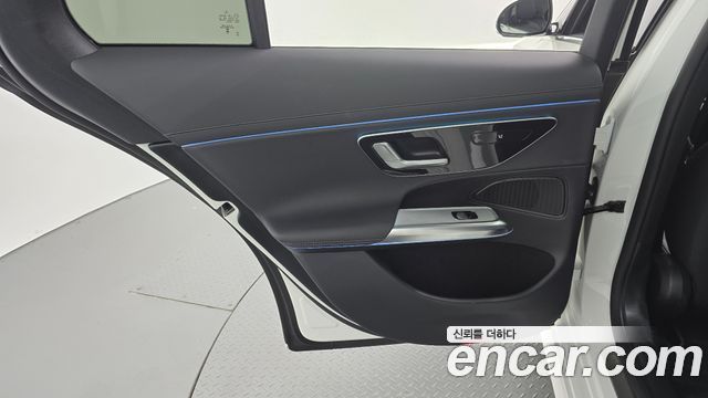 Mercedes-Benz E-Class 2025 — photo 15