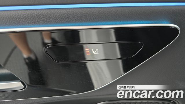 Mercedes-Benz E-Class 2025 — photo 28