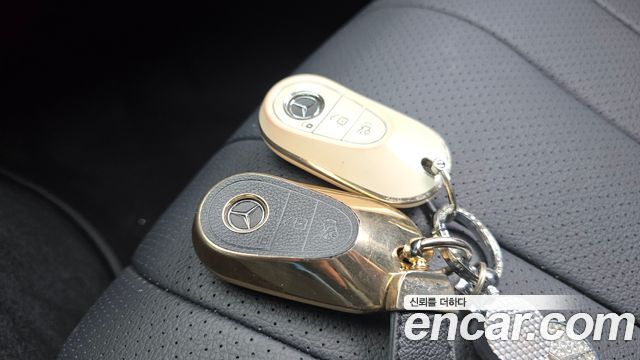 Mercedes-Benz E-Class 2025 — photo 30