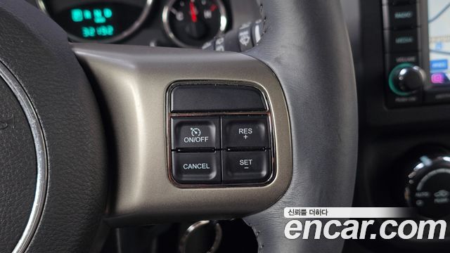 Jeep Compass 2013 — photo 17