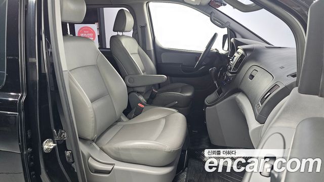 Hyundai Starex 2019 — photo 16