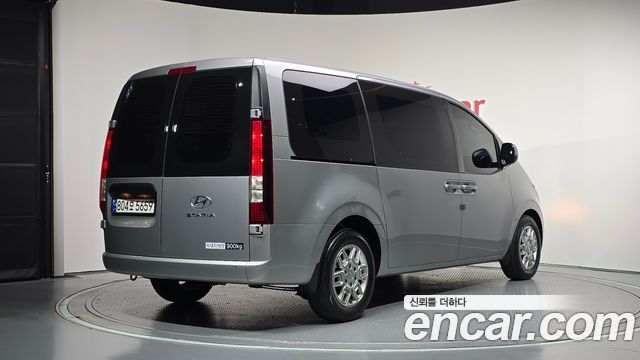 Hyundai Staria 2024 — photo 2