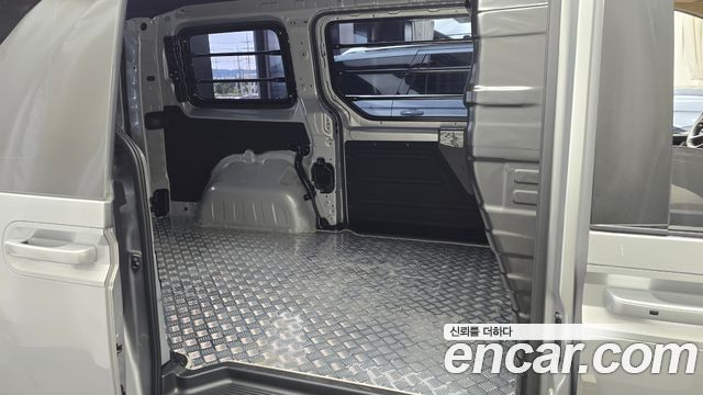 Hyundai Staria 2024 — photo 17