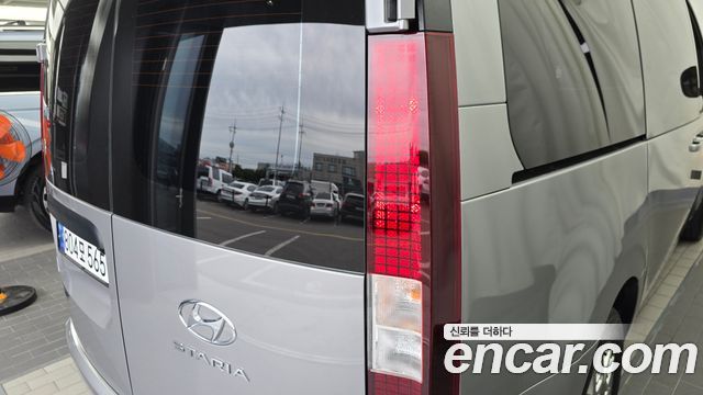 Hyundai Staria 2024 — photo 9