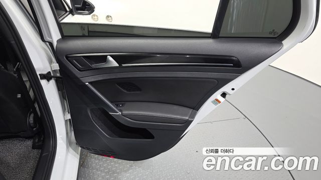 Volkswagen Golf 2015 — photo 15