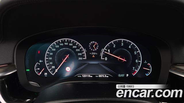 BMW 5-Series 2019 — photo 8