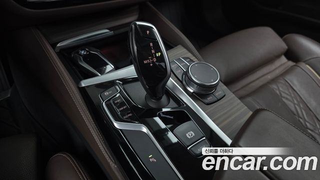 BMW 5-Series 2019 — photo 9