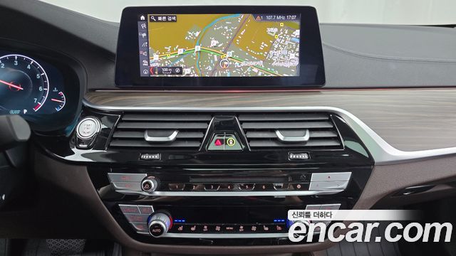 BMW 5-Series 2019 — photo 12