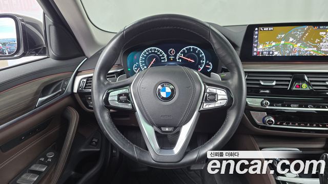 BMW 5-Series 2019 — photo 13