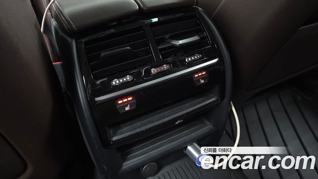 BMW 5-Series 2019 — photo 18