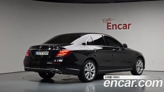 Mercedes-Benz E-Class 2018 — photo 2